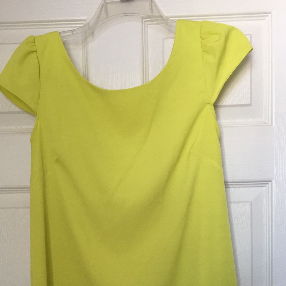 yellow dress